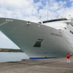 Anne bij de boeg van de Costa Romantica